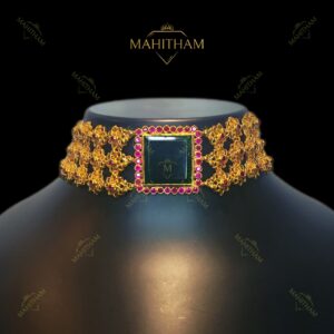 Green square center choker