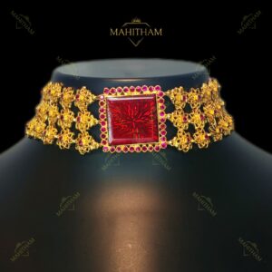 red square center choker