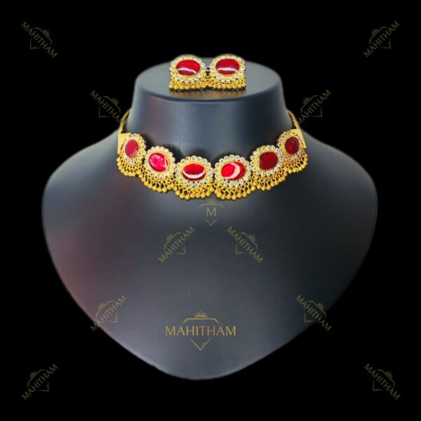 Red oval meera_1