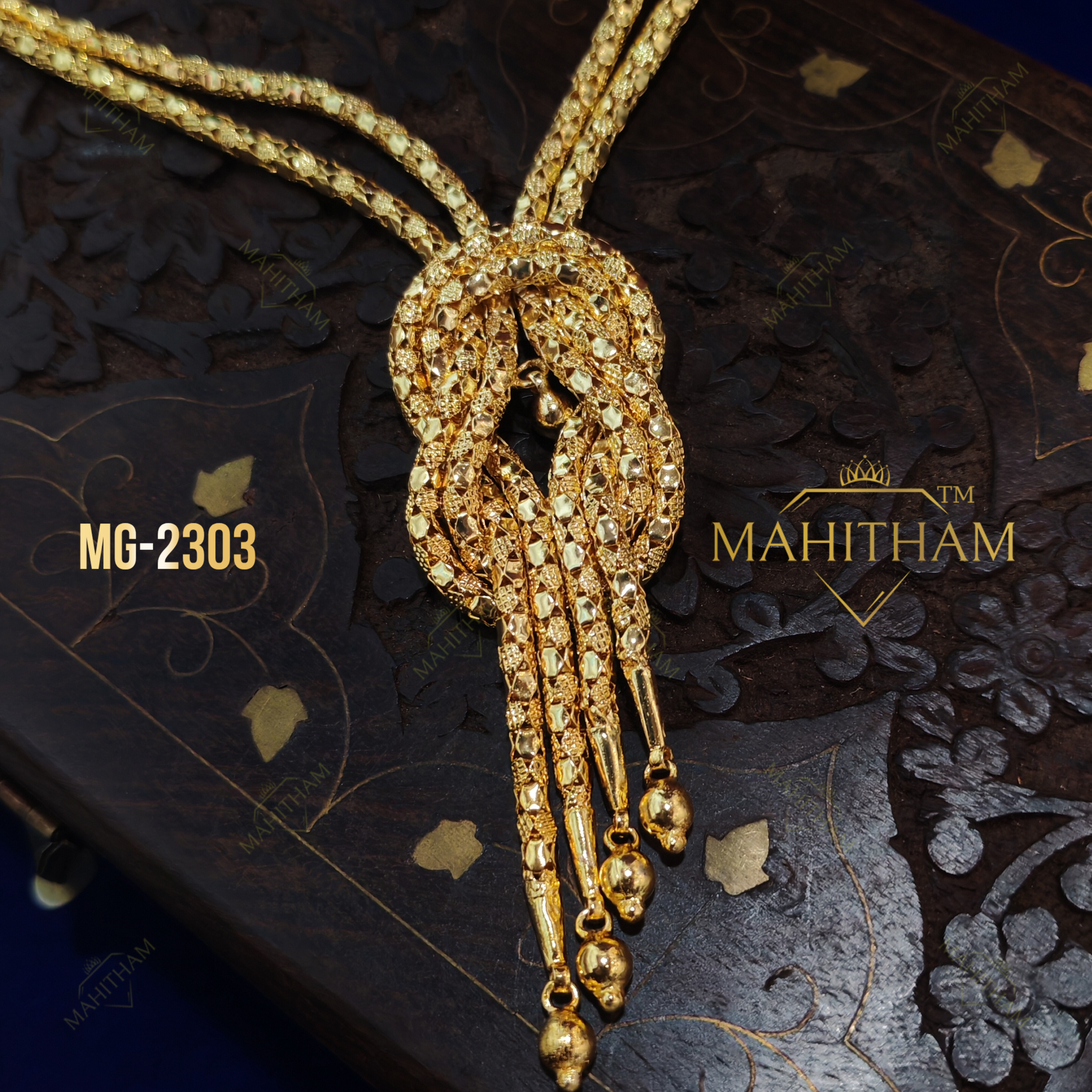 Close-up of Pavithra Kettu Haram Necklace MG-2303 featuring handcrafted traditional knot pendant with premium gold finish